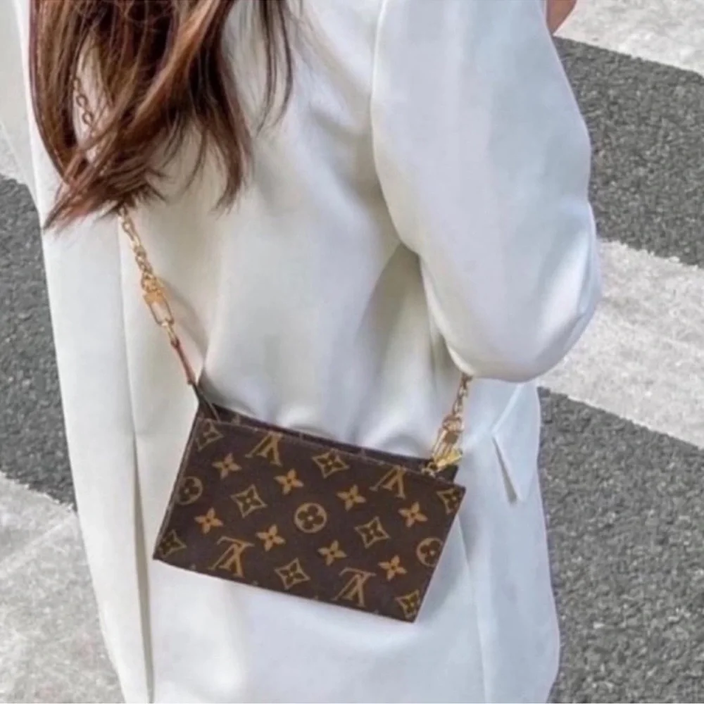 Authentic Louis Vuitton monogram vintage wristlet pouch AR0997 (Q007) - Picture 1 of 12